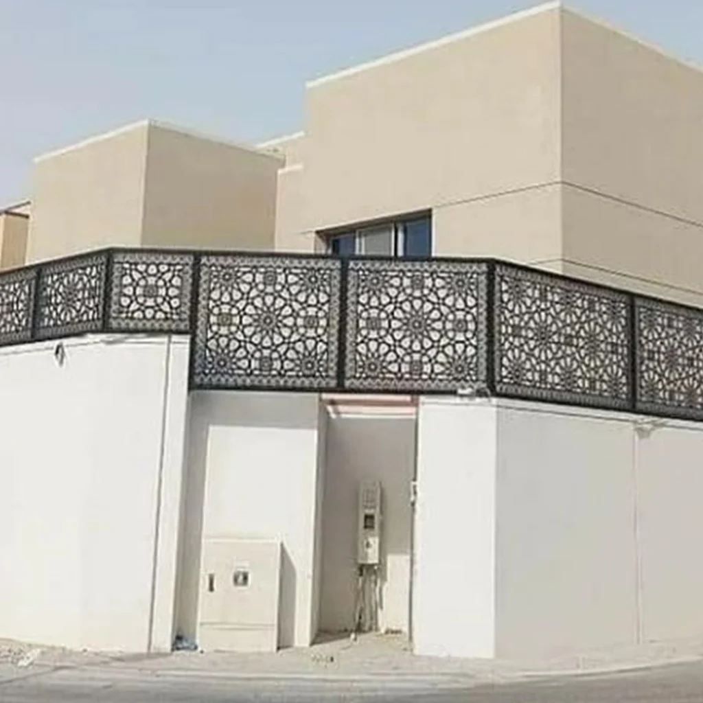 مظلات وسواتر الرياض: دليلك الشامل للاختيار والتركيب الصحيح 3 تركيب السواتر بالرياض | سواتر حديد وقماش للفلل - ورشة سحاب